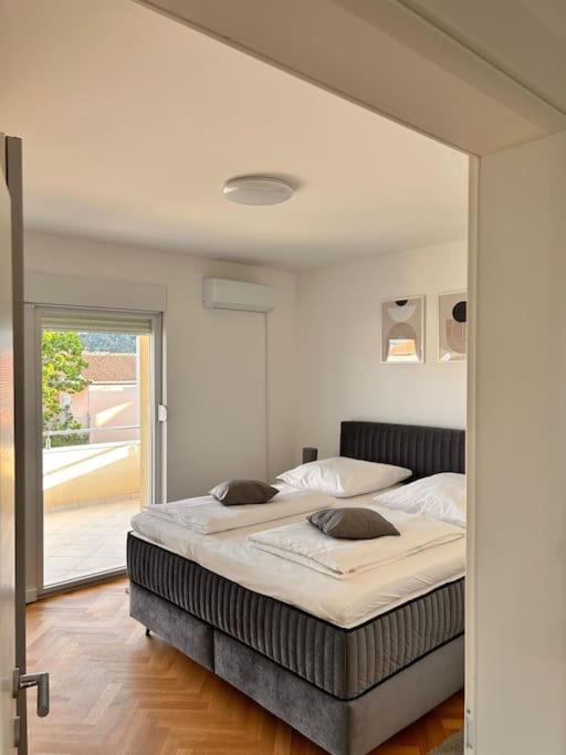 Apartment Vali 2 *