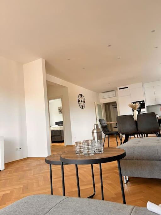 Apartment Vali 2 *