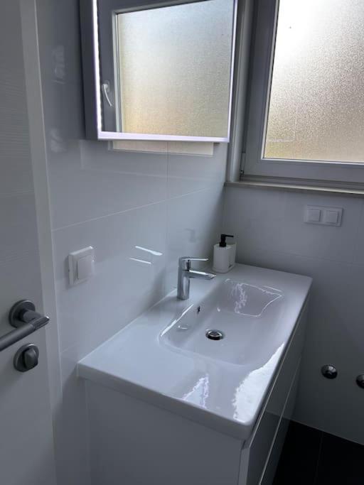 Apartment Vali 2 *