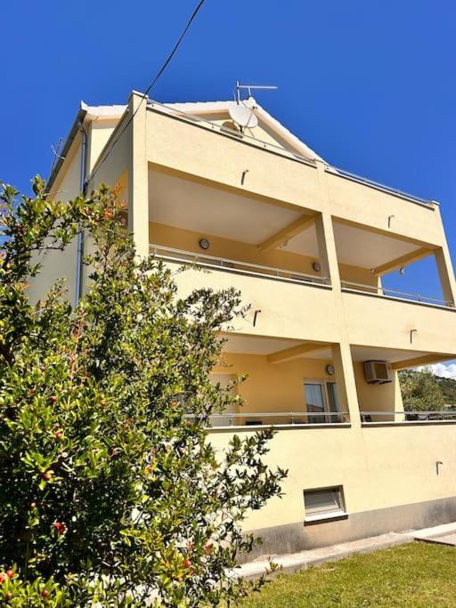 Apartament Vali 2 *